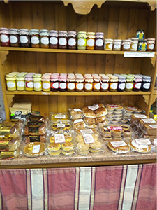 Cakes by Pocklingtons Bakery